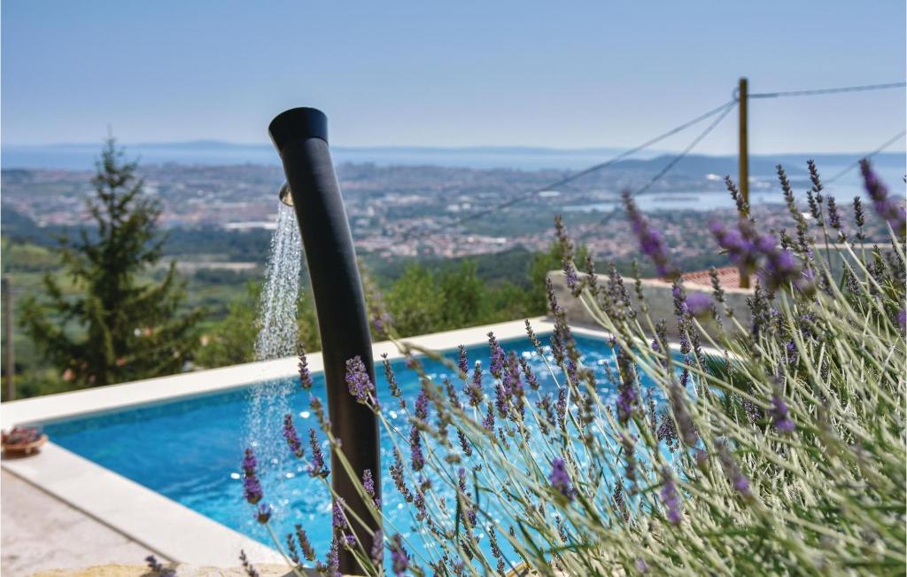Bazén v ubytování Four-Bedroom Holiday Home In Klis nebo v jeho okolí