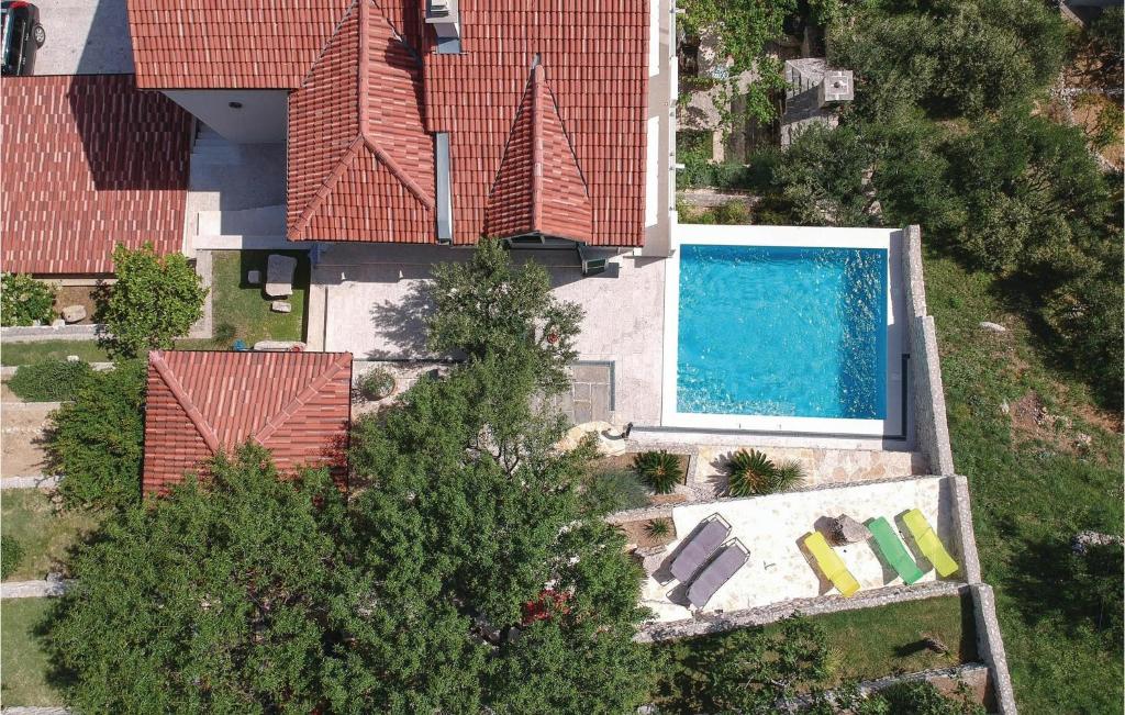 Bazén v ubytování Four-Bedroom Holiday Home In Klis nebo v jeho okolí
