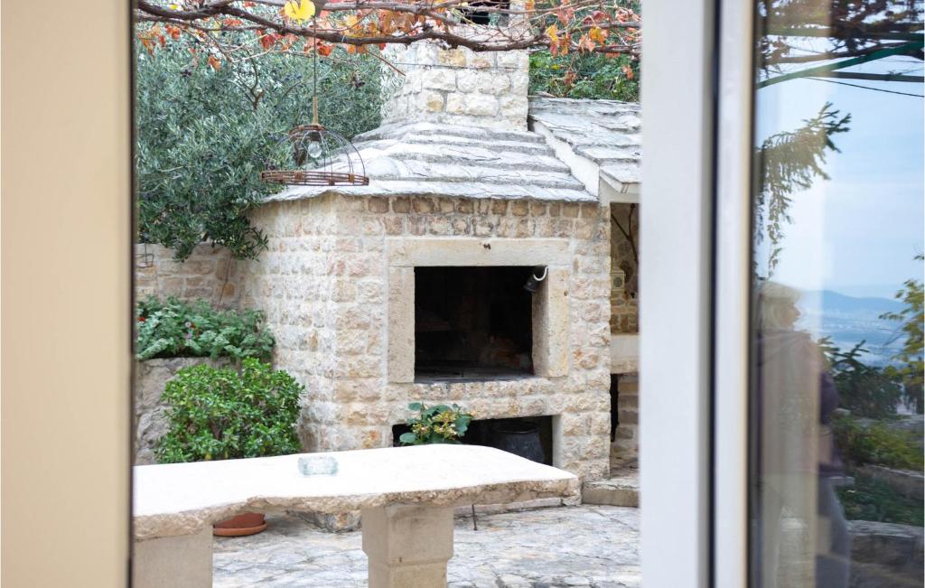 Fotografie z fotogalerie ubytování Four-Bedroom Holiday Home In Klis v destinaci Klis