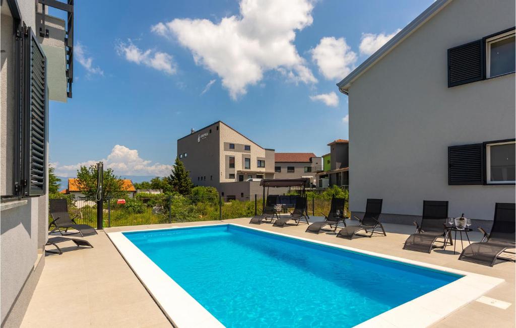 Πισίνα στο ή κοντά στο 2 Bedroom Beautiful Apartment In Vrbnik