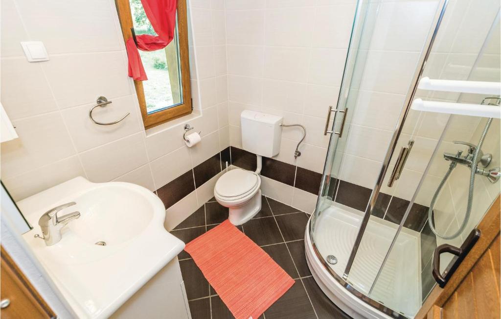 Kúpeľňa v ubytovaní One-Bedroom Holiday Home In Delnice