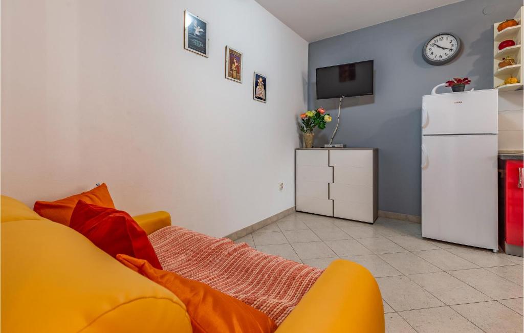 Kuchnia lub aneks kuchenny w obiekcie 3 Bedroom Stunning Apartment In Rovinj