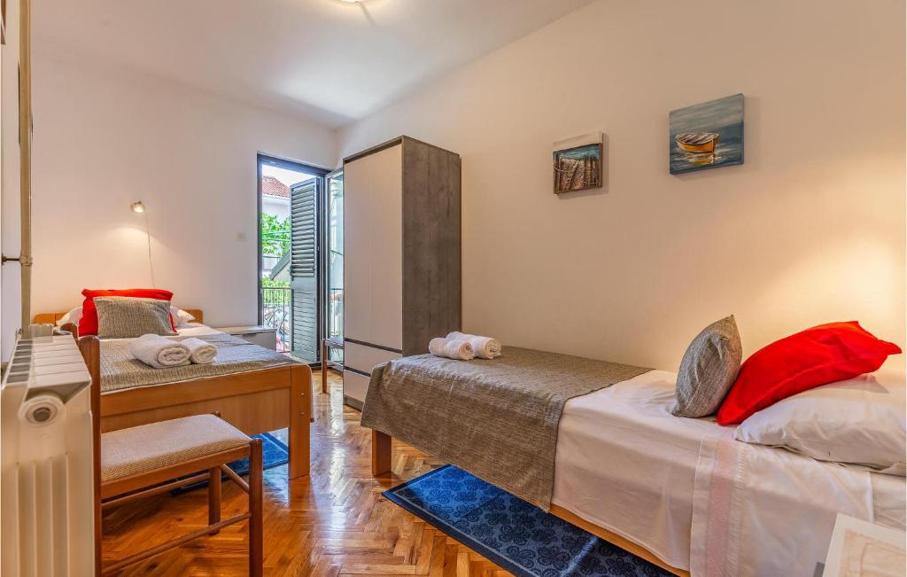 Łóżko lub łóżka w pokoju w obiekcie 3 Bedroom Stunning Apartment In Rovinj