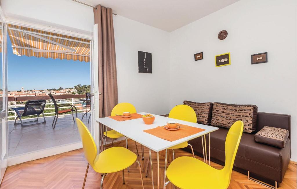 1 Bedroom Awesome Apartment In Banjol - Appartement 1 Chambre