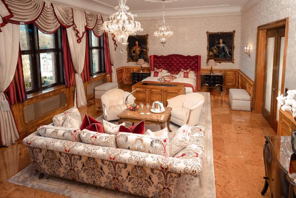 Posezení v ubytování Hotel Schloss Mönchstein