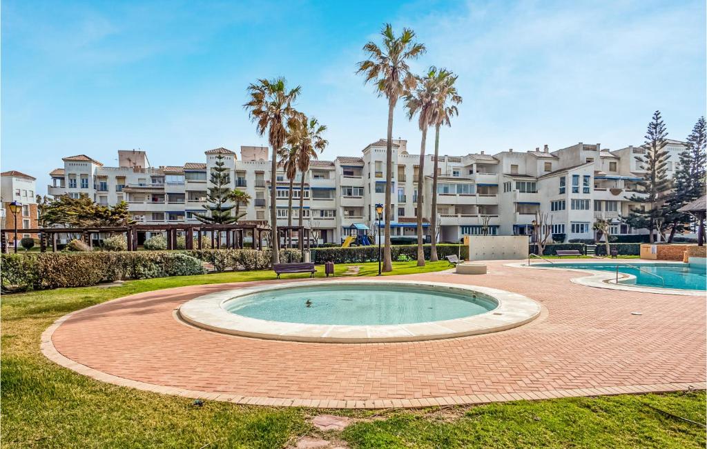Bazén v ubytovaní Cozy Apartement In Almerimar alebo v jeho blízkosti