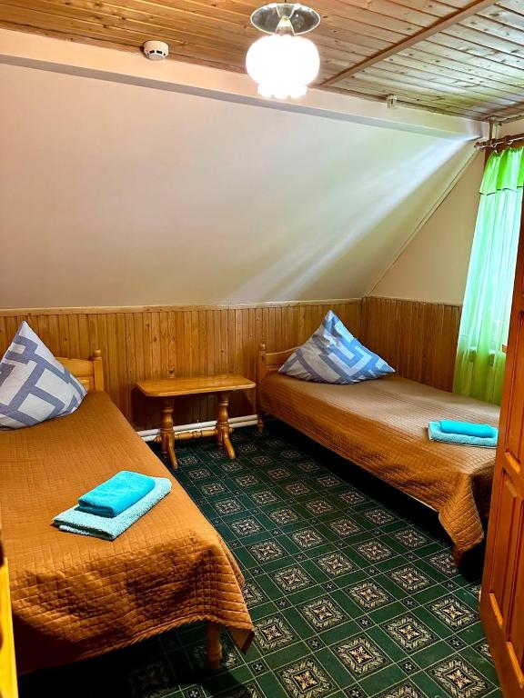 Postel nebo postele na pokoji v ubytování Хата Магната та Смерекова Хата