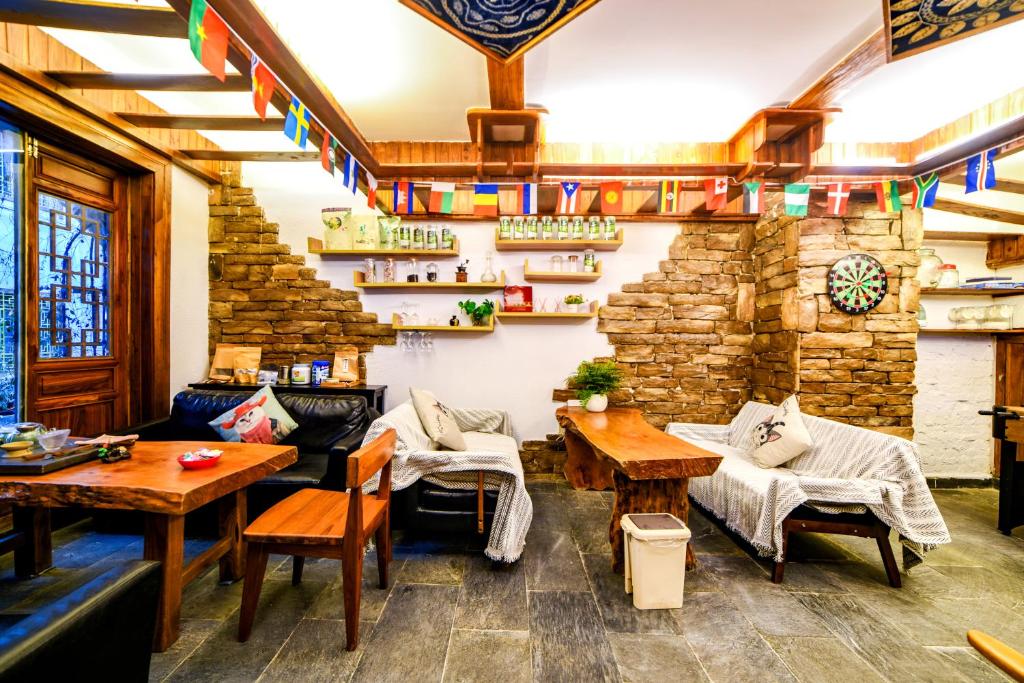 Posezení v ubytování Destination Youth Hostel