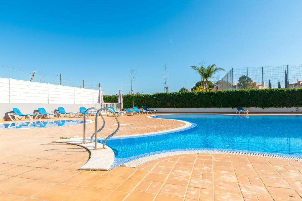 Beachside Bliss 5 mins Beach & Waterfront - Pool - Wi-Fi - Smart TV