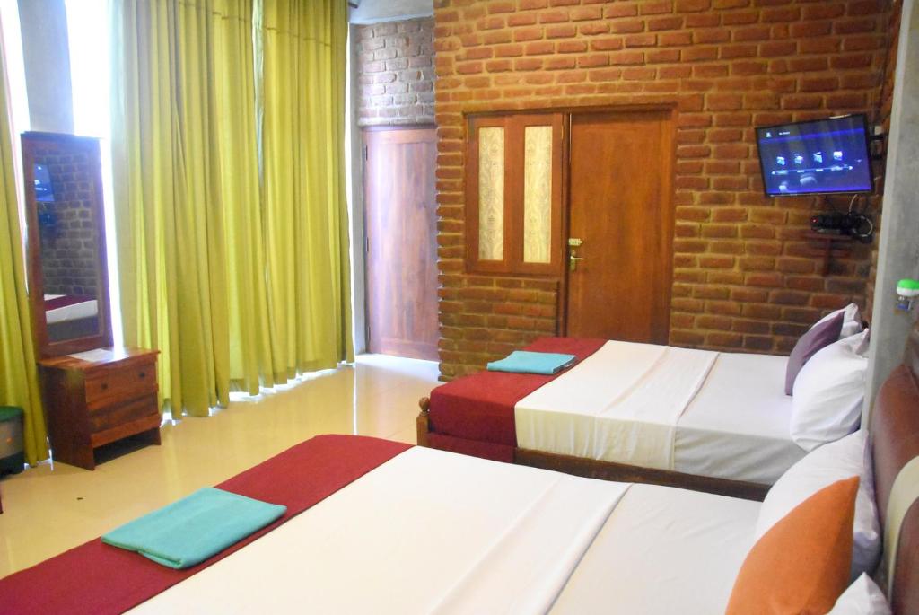 Postel nebo postele na pokoji v ubytování Ciel Star Anuradhapura