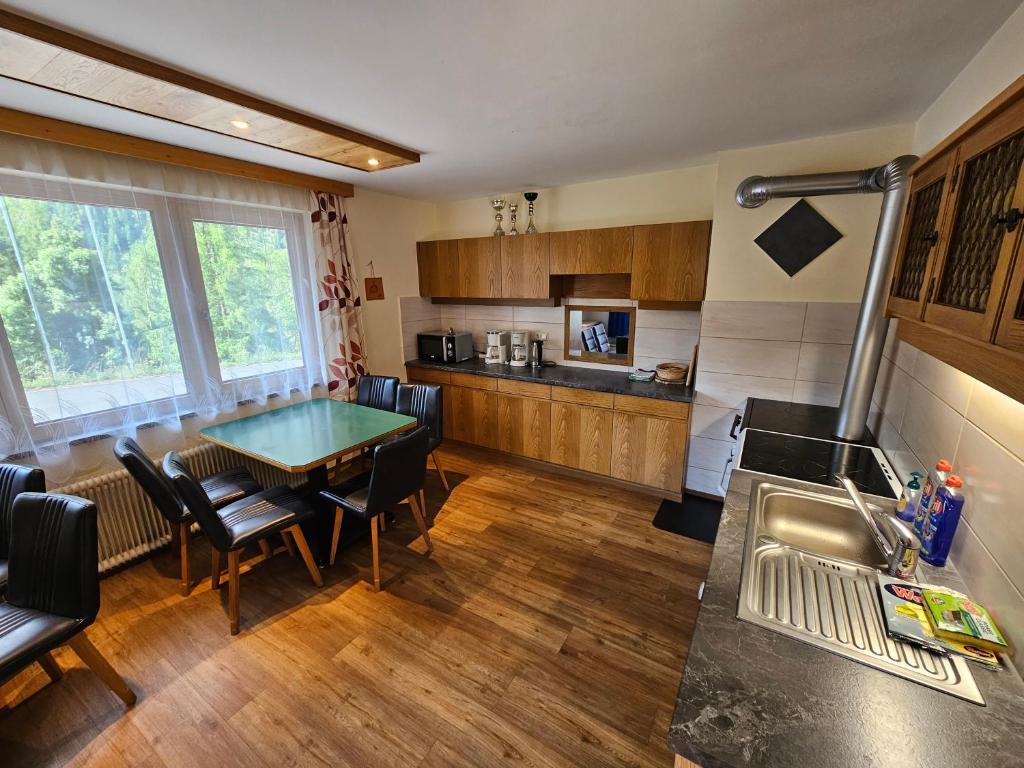 Kuchyň nebo kuchyňský kout v ubytování Haus Valentin