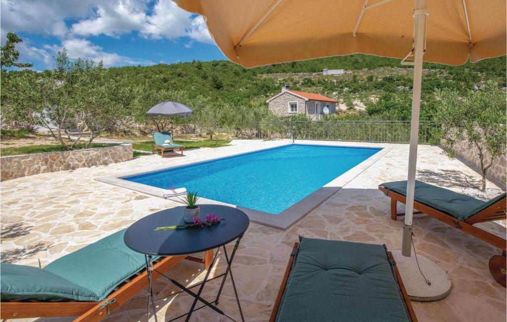Two-Bedroom Holiday Home In Vid
