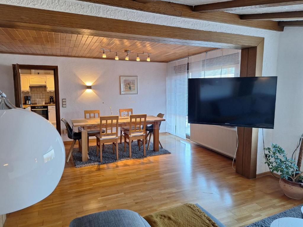 TV a/nebo společenská místnost v ubytování Haus Gertrud