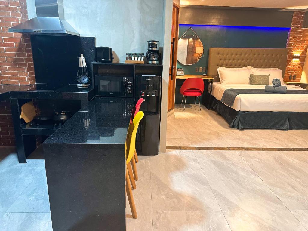 Letto o letti in una camera di Blue Tulip - Rooms with Jacuzzi
