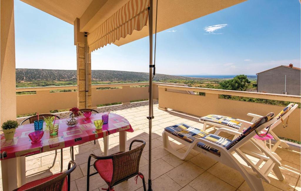 1 Bedroom Amazing Apartment In Kolan