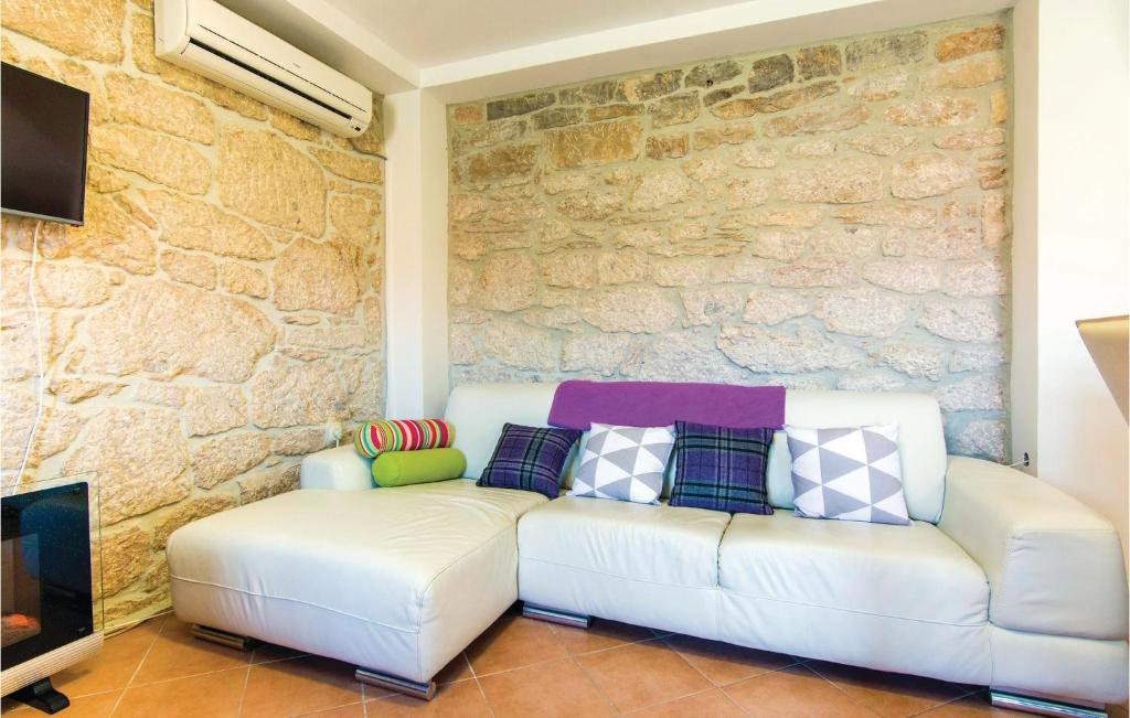 Posedenie v ubytovaní Three-Bedroom Holiday Home In Krusevo