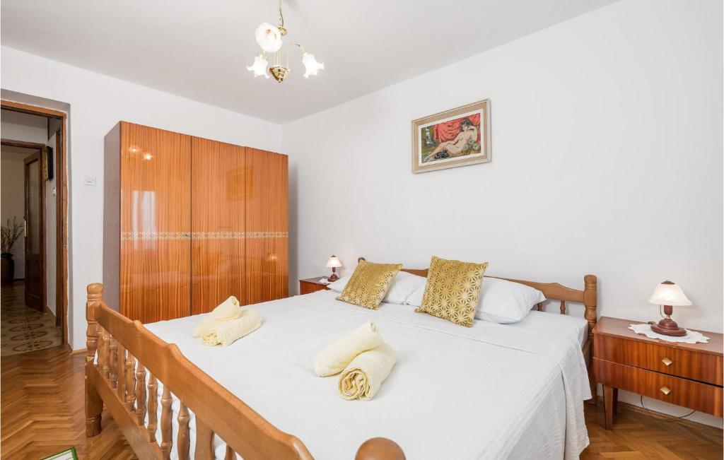 Posteľ alebo postele v izbe v ubytovaní Amazing Apartment In Sveti Juraj
