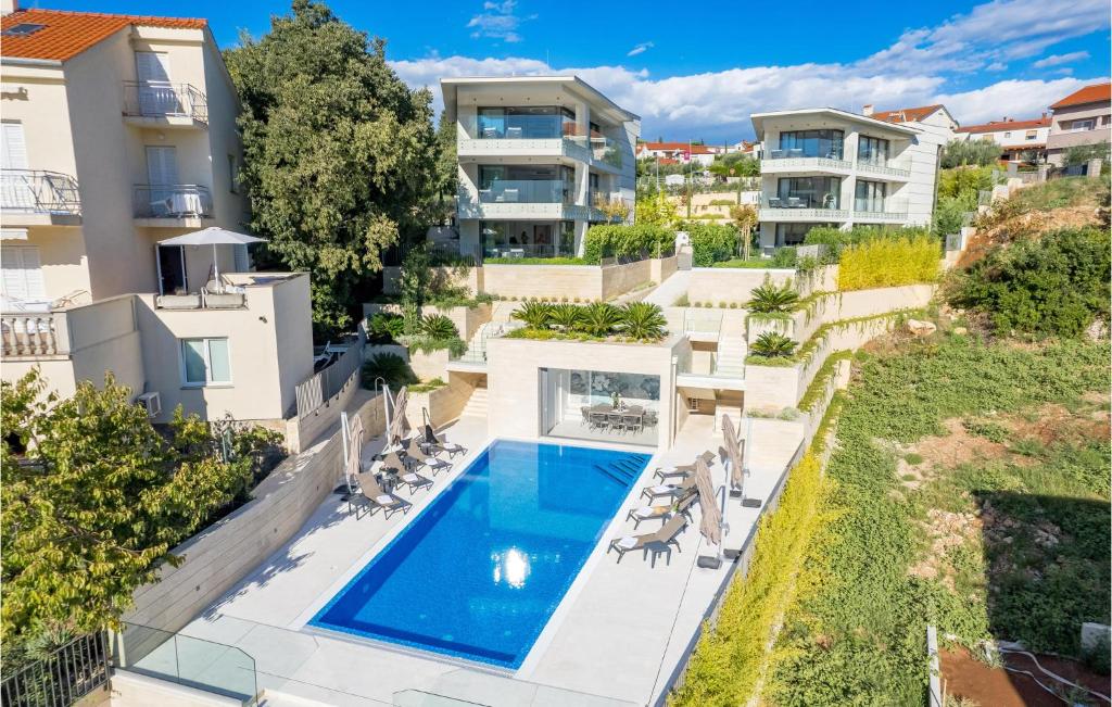Bazén v ubytovaní 3 Bedroom Stunning Apartment In Krk alebo v jeho blízkosti