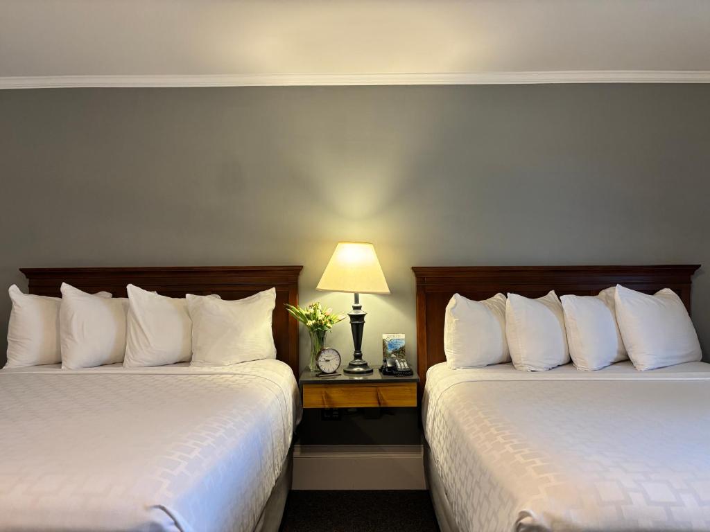 Ένα ή περισσότερα κρεβάτια σε δωμάτιο στο SHERWOOD MOTEL