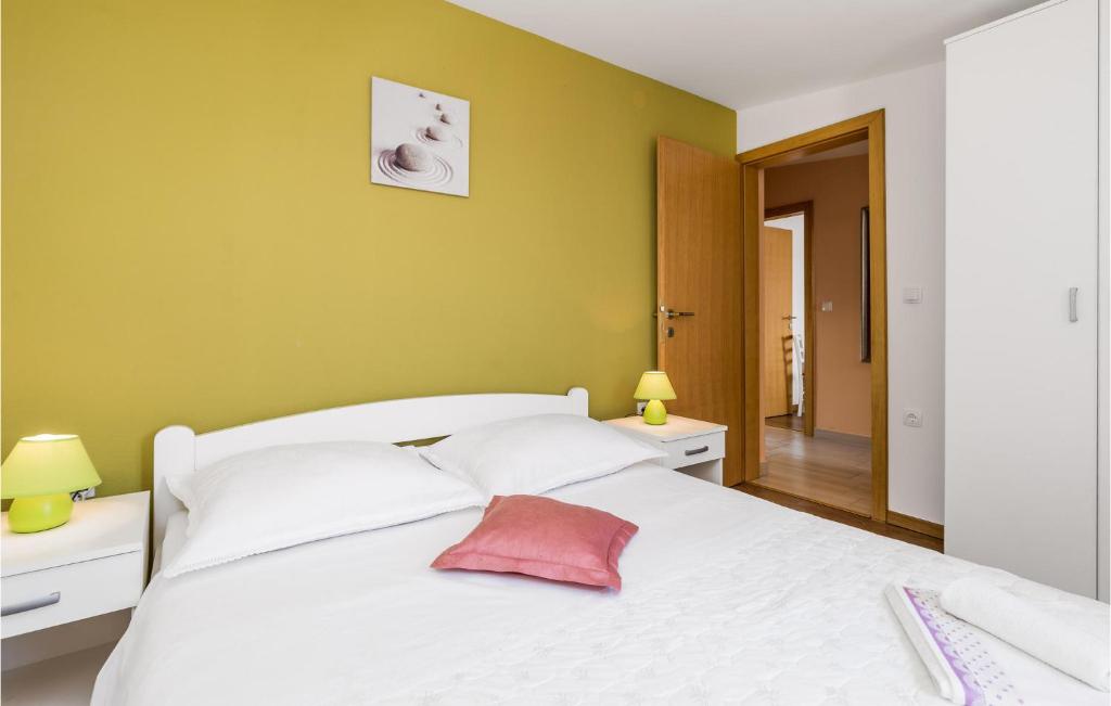 Posteľ alebo postele v izbe v ubytovaní Cozy Home In Zubovici With Wifi