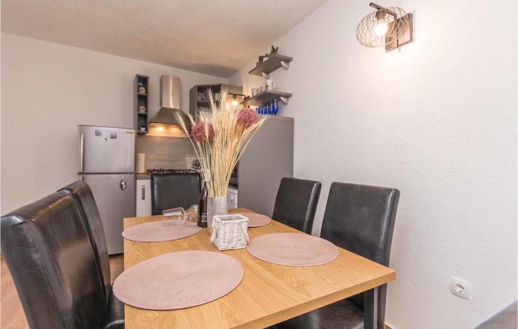 Kuchyňa alebo kuchynka v ubytovaní Apartment Biograd 41