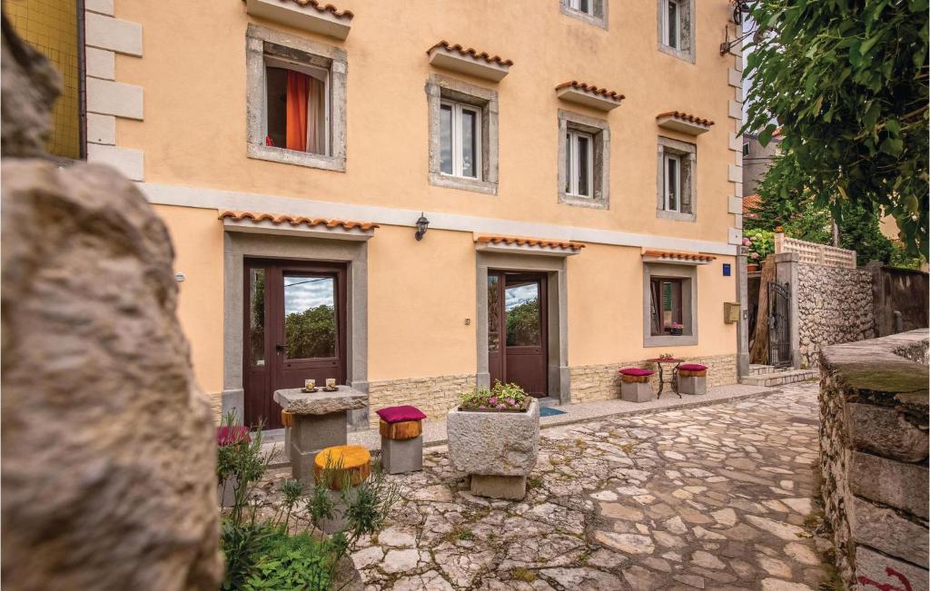 Budova, v ktorej sa apartmán nachádza