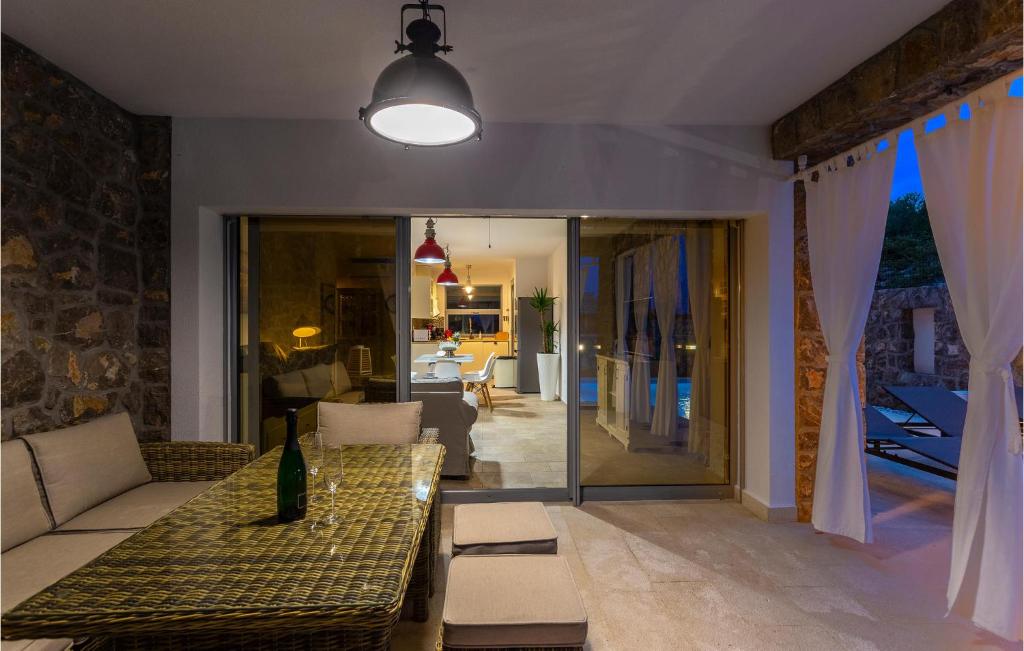 Część wypoczynkowa w obiekcie 3 Bedroom Cozy Home In Krk