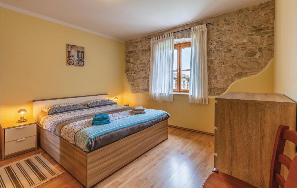 Łóżko lub łóżka w pokoju w obiekcie 2 Bedroom Stunning Apartment In Fazana