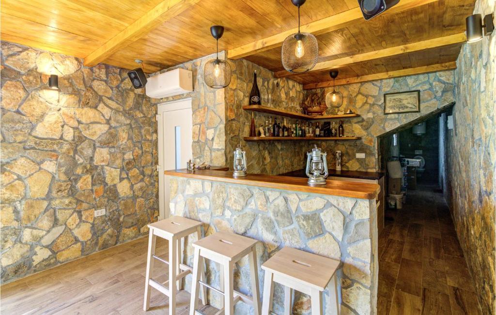 Zdjęcie z galerii obiektu Awesome Apartment In Smokvica Krmpotska w Zagrzebiu