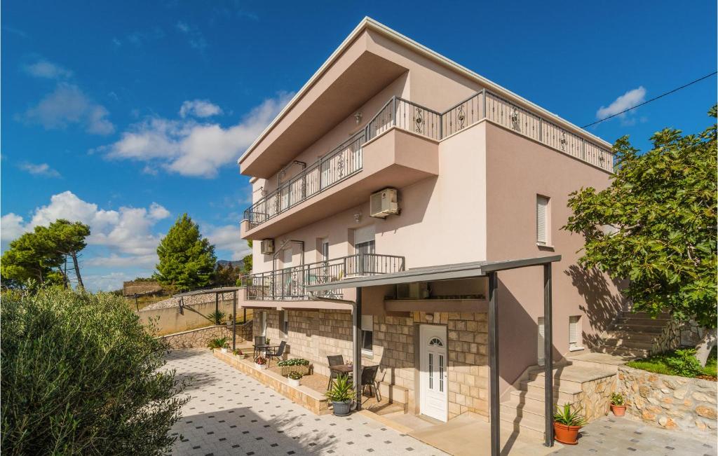 Budova, v ktorej sa apartmán nachádza