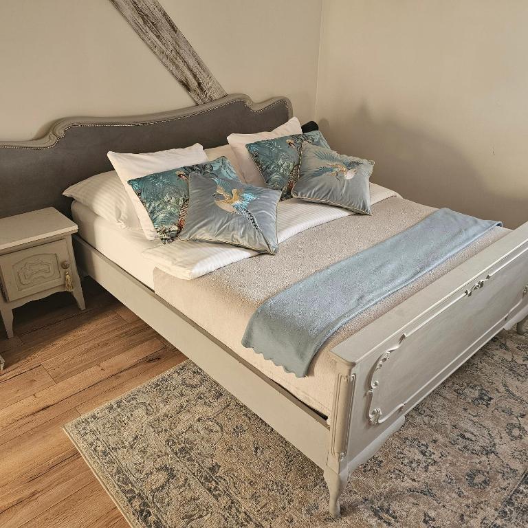 Postel nebo postele na pokoji v ubytování Krzywa Apartamenty