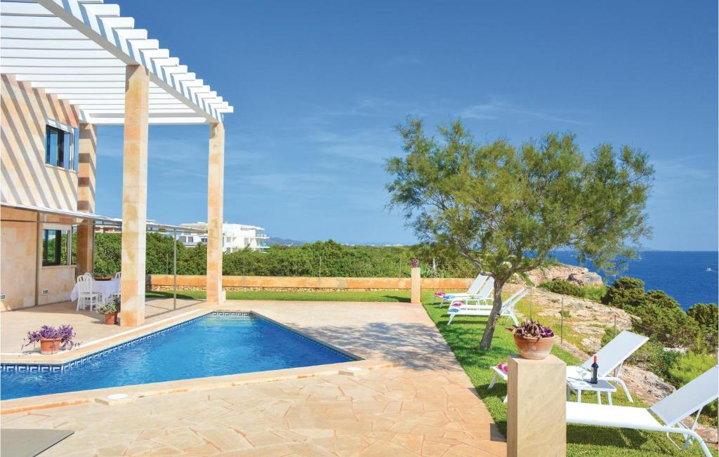 Bazén v ubytování 4 Bedroom Nice Home In Porto Colom nebo v jeho okolí