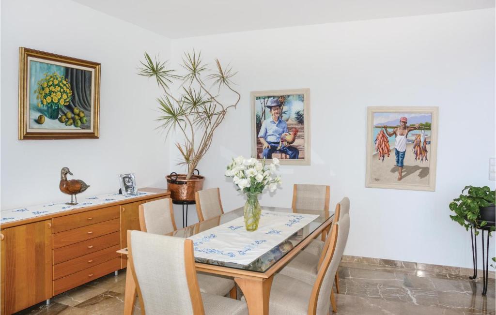 Fotografie z fotogalerie ubytování 4 Bedroom Nice Home In Porto Colom v destinaci Portocolom
