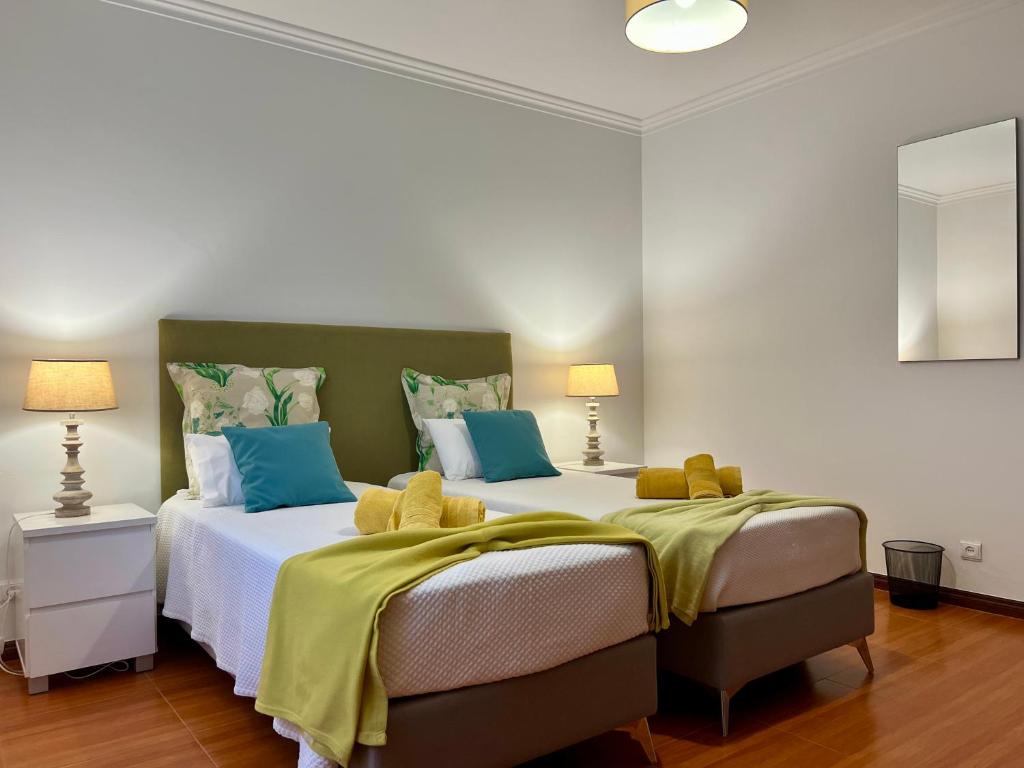 Ένα ή περισσότερα κρεβάτια σε δωμάτιο στο Casa Caloura Lotus Deluxe Accommodation & Spa
