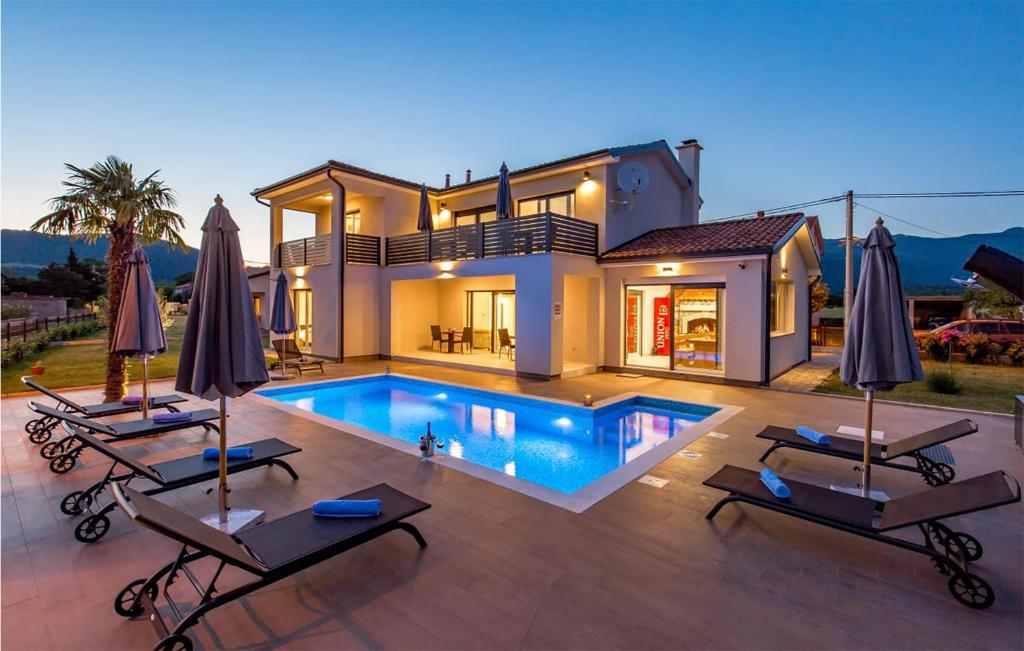 Awesome Home In Drazice With Wifi