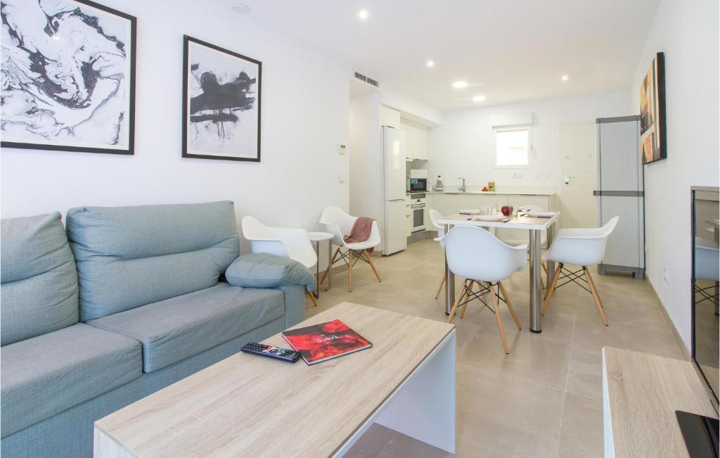 A seating area at 3 Bedroom Cozy Apartment In Denia