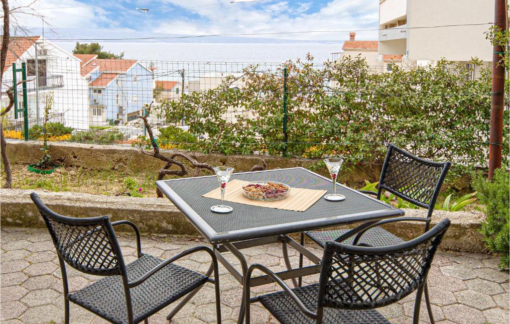 1 Bedroom Beach Front Apartment In Podstrana
