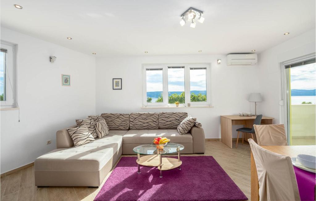 Posezení v ubytování Two-Bedroom Apartment In Lokva Rogoznica
