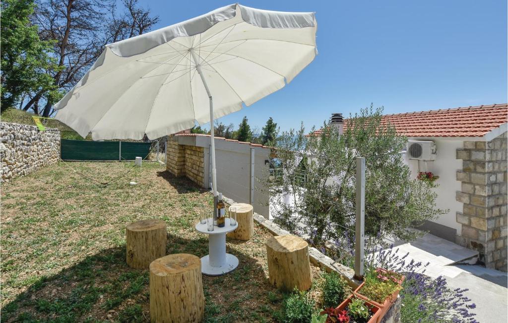 Vonkajšia záhrada v ubytovaní Holiday Home Podstrana Wx-1936
