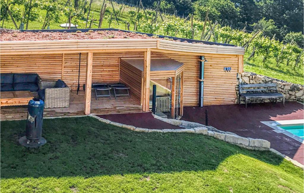 Vonkajšia záhrada v ubytovaní Ferienhaus Mit Pool Und Sauna