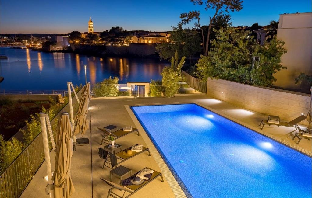 Bazén v ubytovaní Awesome Apartment In Krk With Wifi alebo v jeho blízkosti