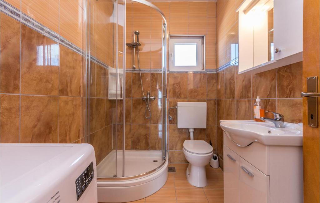 Łazienka w obiekcie Two-Bedroom Holiday Home In Vrana