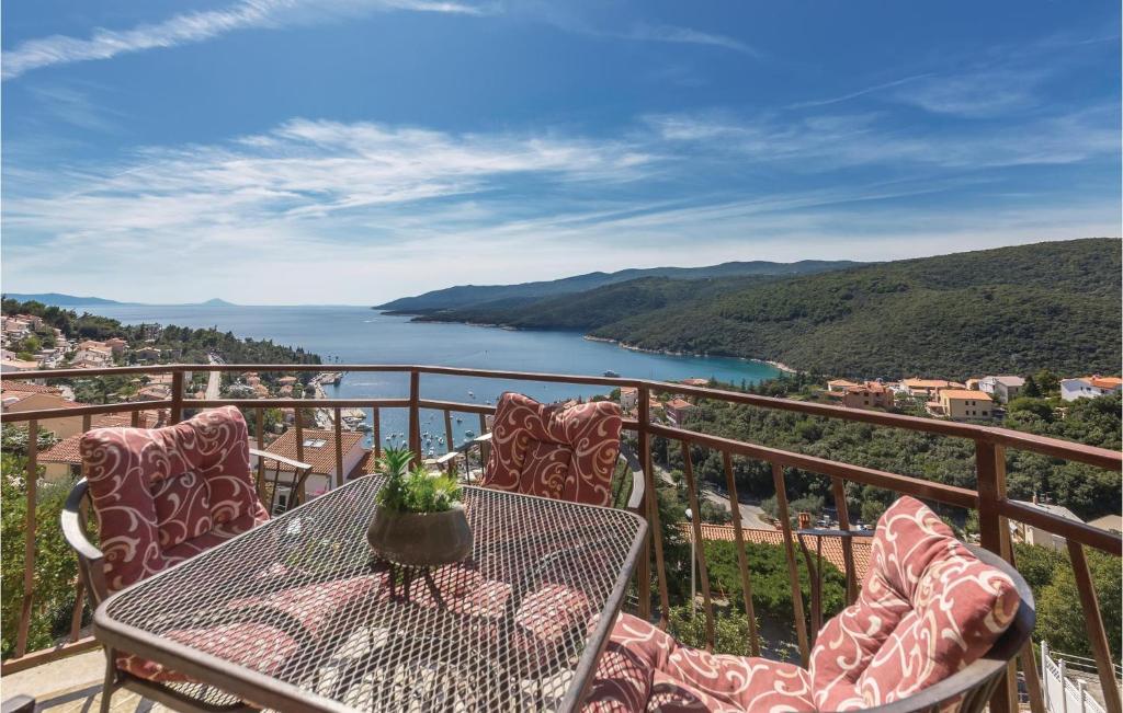 Two-Bedroom Apartment In Rabac