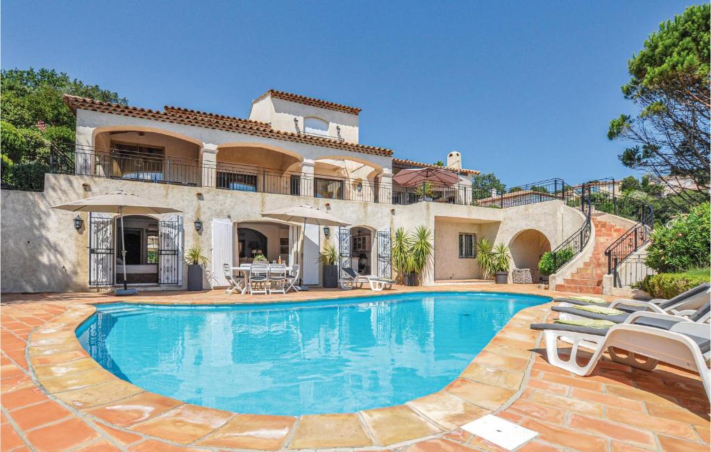 a large house with a swimming pool in front of it at Awesome Home In Les Adrets D L'estérel in St Jean de l’Esterel