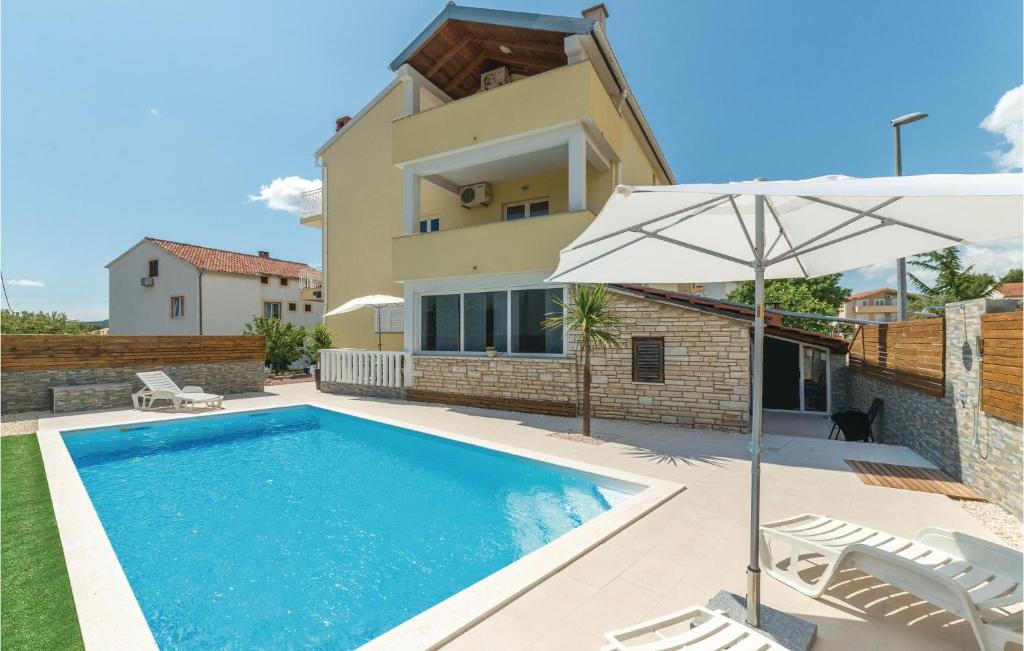 Bazén v ubytovaní Apartment Biograd 2 Floor alebo v jeho blízkosti