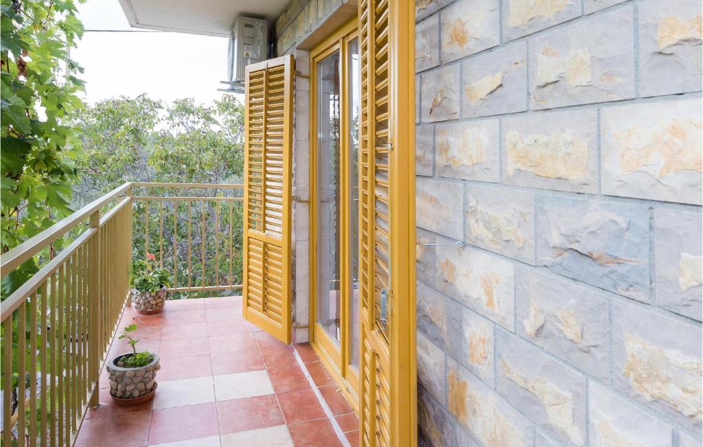 Balkón nebo terasa v ubytování 3 Bedroom Stunning Apartment In Skradin