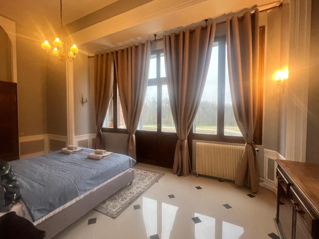 Photo de la galerie de l'établissement Château de Crenille -Appartements, à Chaumes-en-Brie