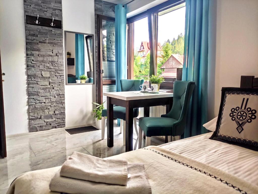 Posedenie v ubytovaní Pokoje i apartamenty u Sabiny - DOSTĘP DO JACUZZI TYLKO W WYBRANYCH OPCJACH sprawdź poniżej szczegóły rezerwacji