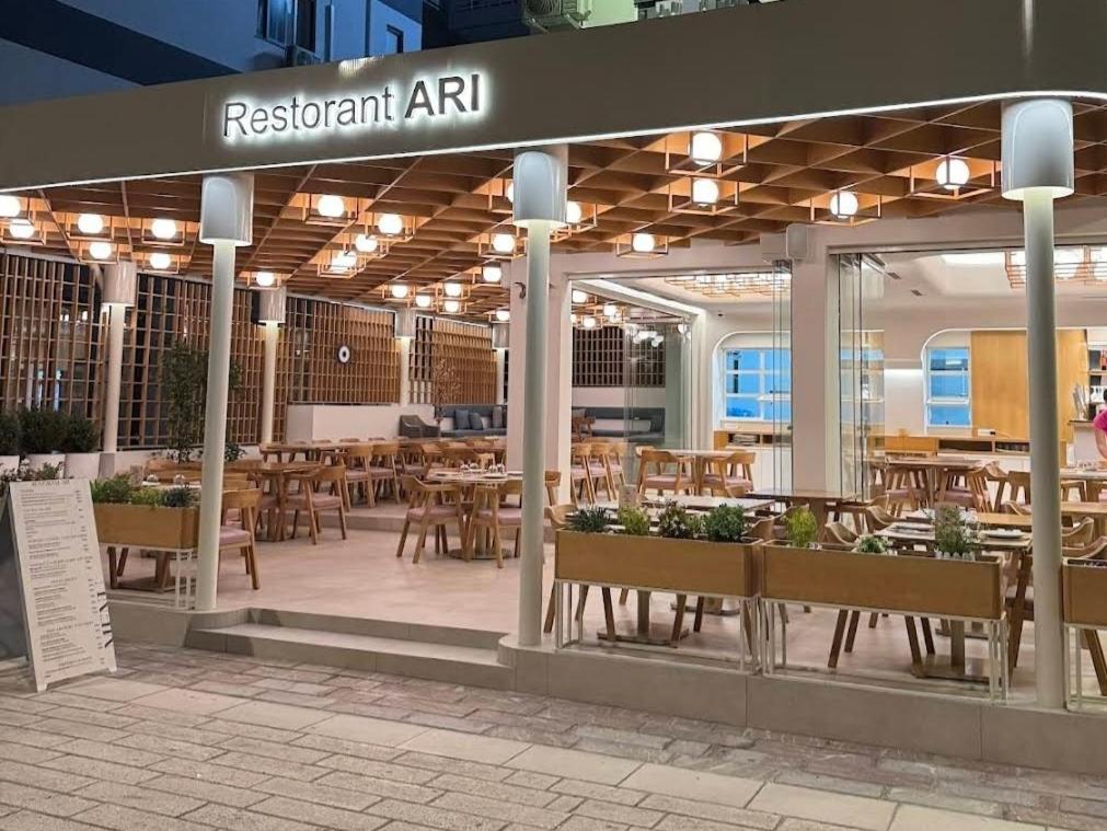 Restaurace v ubytování Hotel Ari 2