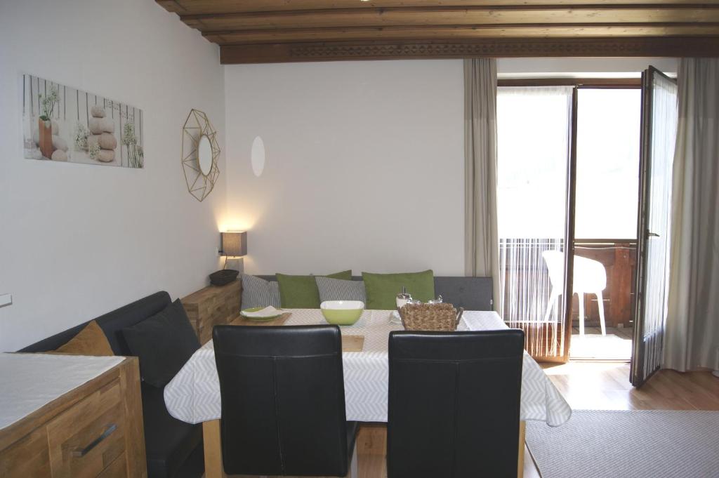 Posezení v ubytování Abis Ferienwohnung Salzkammergut